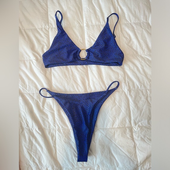 Bikini - Picture 4 of 4